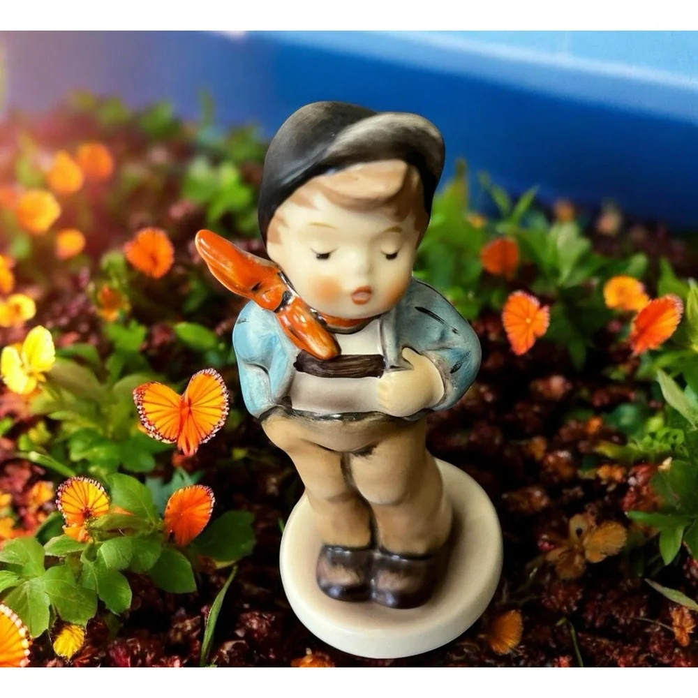 1989 Goebel Hummel‎ Lucky Fellow Young Boy 560 Germany Membership Club Vintage